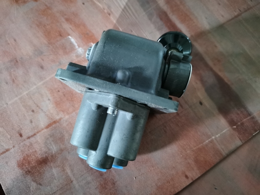 XJ750 Workover Rig Spare Part Tiga Posisi Katup Empat Arah P59335