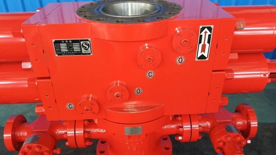 Ukuran Bor 7-1/16 "Ladang Minyak Pengeboran Blow Out Preventer Peralatan Tipe ganda Ram BOP