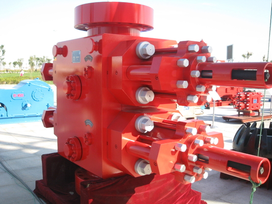 Ukuran Bor 7-1/16 "Ladang Minyak Pengeboran Blow Out Preventer Peralatan Tipe ganda Ram BOP
