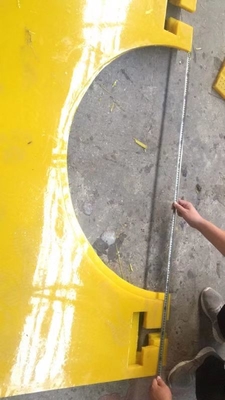 Polyurethane Anti slip Mat untuk 37 1/2 inci Rotary Table Drilling Rig 30MM Ketebalan Kuning Warna 2200MM*1800MM