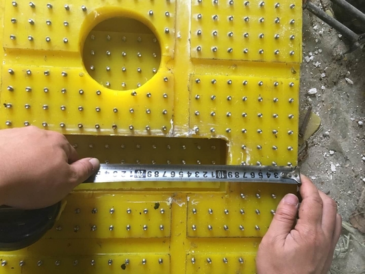 Polyurethane Anti slip Mat untuk 37 1/2 inci Rotary Table Drilling Rig 30MM Ketebalan Kuning Warna 2200MM*1800MM