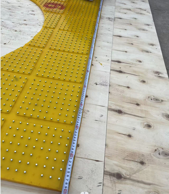 Meja Rotary Customized Anti-Slip Mat Ukuran 2100X1600 MM Bahan PU Warna Kuning Dengan Kuku Baja