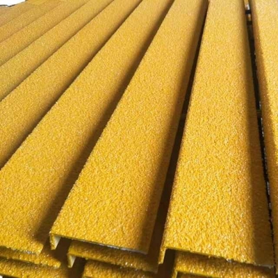 FRP Anti Slip Stair Nosing Anti Slip Mat Surface Coating Resin Iso AS4586 Untuk Oilfield Stair