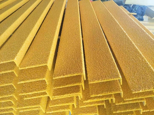FRP Anti Slip Stair Nosing Anti Slip Mat Surface Coating Resin Iso AS4586 Untuk Oilfield Stair