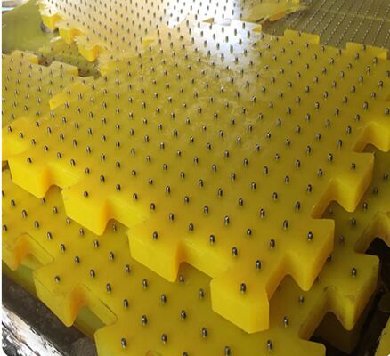 Polyurethane Rotary Table Anti Slip Mat Kekuatan tarik 45Mpa ISO 9001 Cocok untuk lingkungan platform rig pengeboran