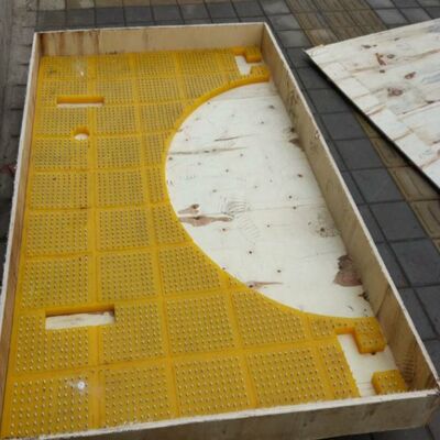 Polyurethane Rotary Table Anti Slip Mat Kekuatan tarik 45Mpa ISO 9001 Cocok untuk lingkungan platform rig pengeboran