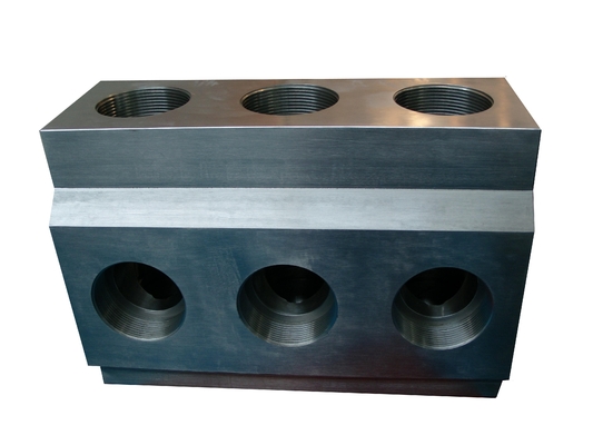 Bagian Pompa Lumpur AISI4140 Kepala Pompa Plunger Tiga Silinder 42CrMo